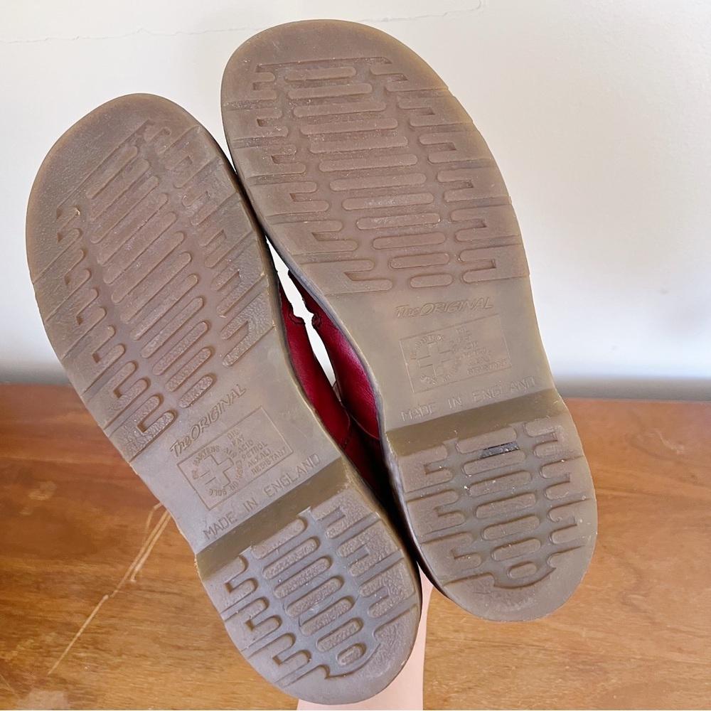 Dr Martens • vintage 8251 t-strap mary janes cutout sandals red leather England - Picture 9 of 10
